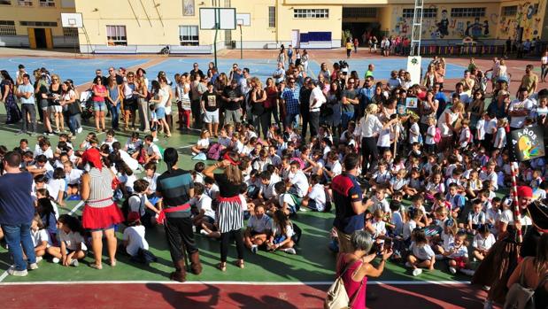 Comienza el curso escolar en Cádiz con menos alumnos y más docentes