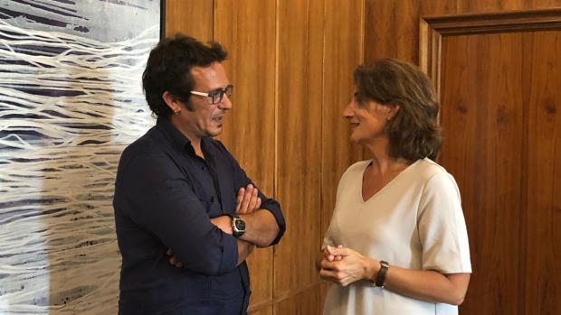 Kichi entrega a Teresa Ribera 123 propuestas para el empleo en la Bahía