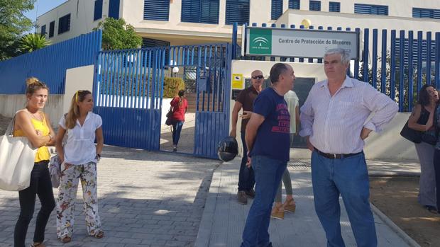 Un total de doce menores se escapan durante el traslado del centro de Marchena a uno de Guillena