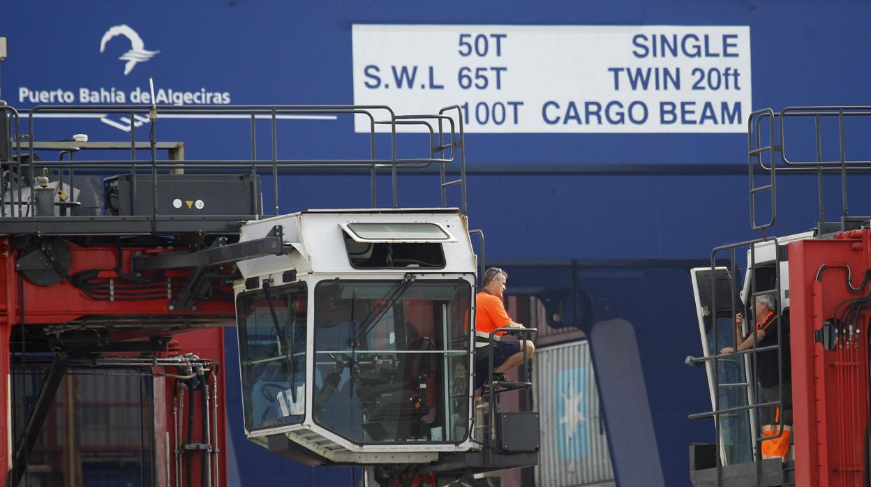 Estibadores en el puerto de Algeciras.