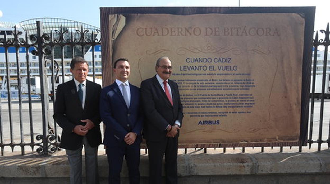 Los responsables de la APBC y de las plantas de Airbus en Puerto Real y El Puerto presentaron la muestra expositiva.