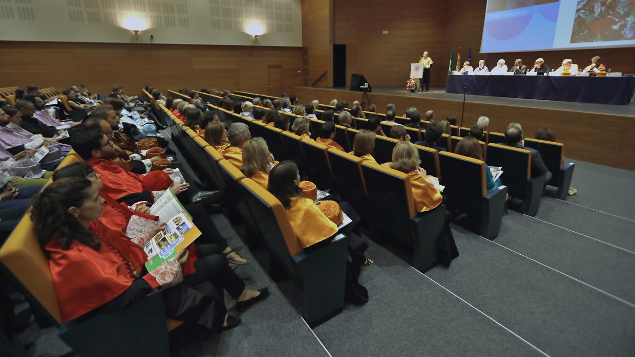 Al acto acudieron autoridades académicas, políticas y civiles