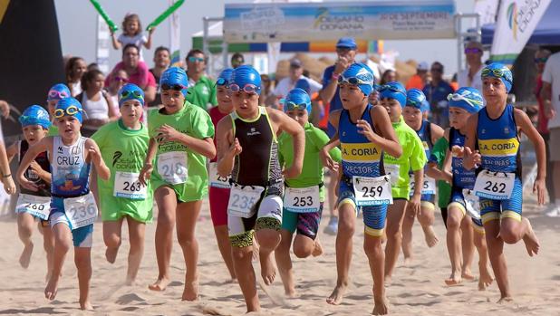 Un total de 159 deportistas participan este viernes en Sanlúcar en el 'Mini Desafío'