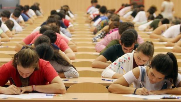 Los estudiantes gaditanos, los mejores de Andalucía en la selectividad