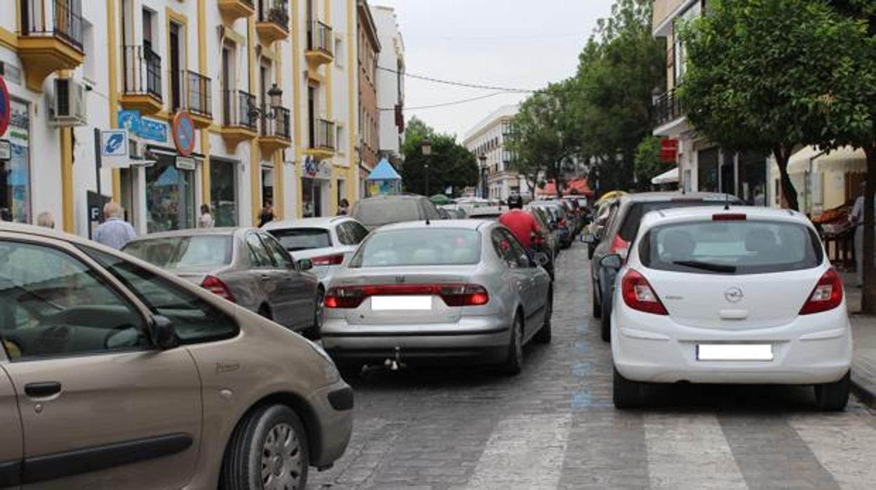 Los atascos se han convertido en una imagen común en las calles de Utrera