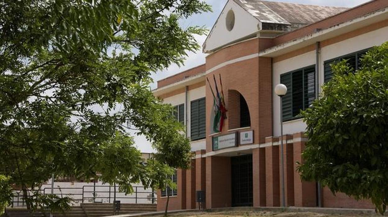 Los alumnos del instituto Pablo Neruda se niegan a ir a clase por temperaturas de hasta 39 grados