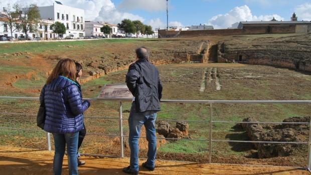 Enterrarán la arena del Anfiteatro de Carmona para protegerla