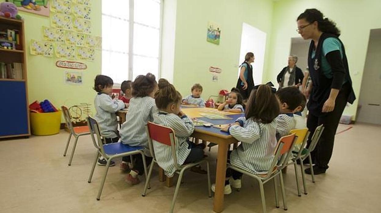 El PSOE propone elaborar un reglamento para garantizar el buen estado de los colegios públicos