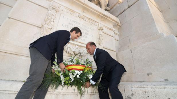 Juancho Ortiz y Pablo Casado rinden homenaje a la Constitución de Cádiz