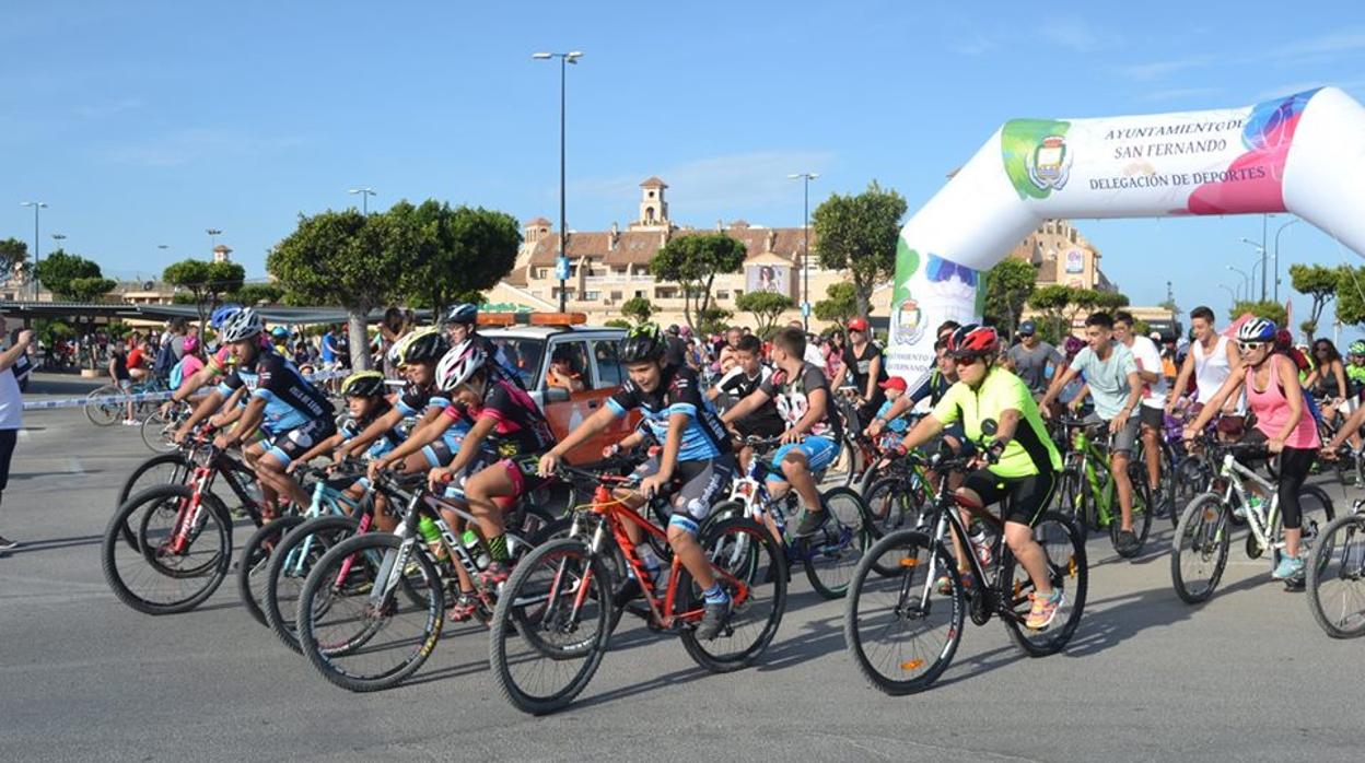 Unas 3.000 personas no se pierden la cita con la bicicleta