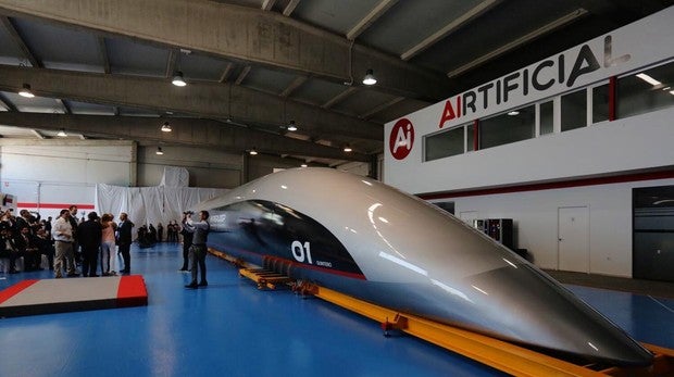 Carbures presenta las piezas del tren supersónico 'Hyperloop'