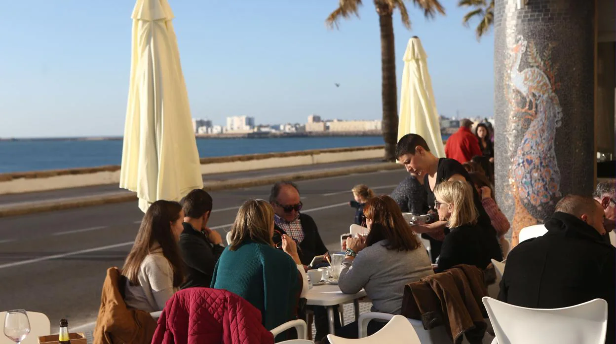 El PP alerta de señales «muy preocupantes» para las previsiones estivales hosteleras de Cádiz