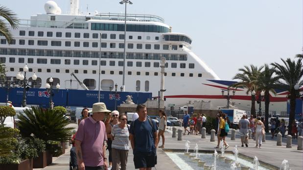 Cerca de 300.000 cruceristas y 231 escalas hasta septiembre