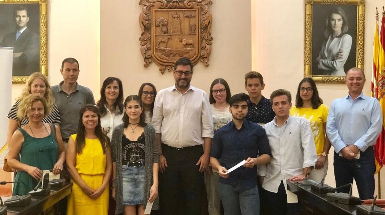 Los estudiantes han sido recibidos por el alcalde de Utrera en el salón de plenos del Ayuntamiento