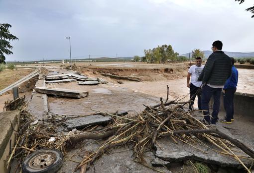 El «puente romano», en El Rubio, se vio afectado por las lluvias