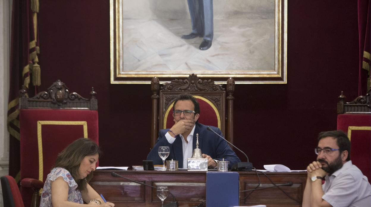 El alcalde de la ciudad, durante un pleno municipal.