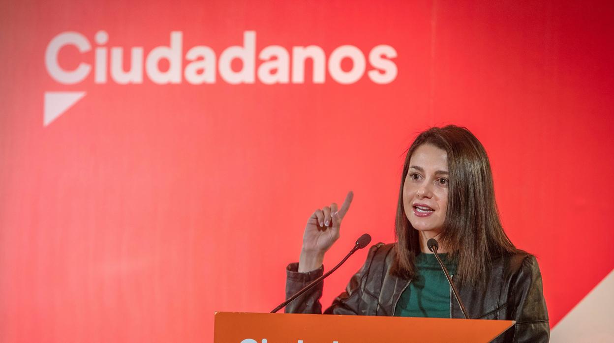 Arrimadas, en su tierra natal: «Andalucía no es el cortijo del PSOE»