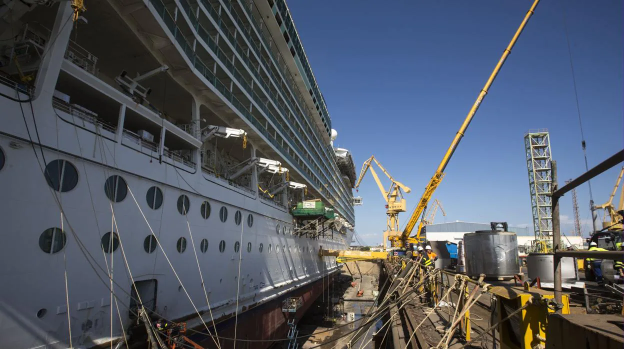 Reforma de uno de los cruceros de Royal Caribbean en el astillero de Cádiz
