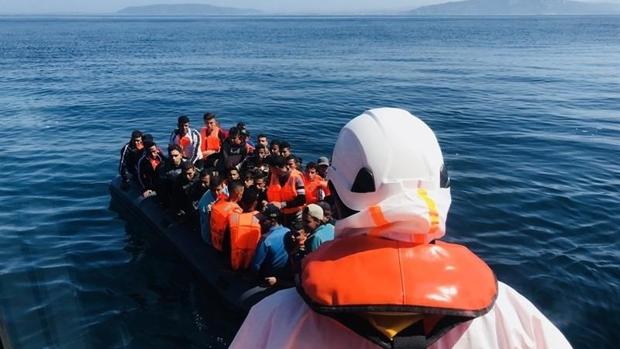 Ascienden a 101 personas, ocho niños, las rescatadas este sábado de cinco pateras en el Estrecho