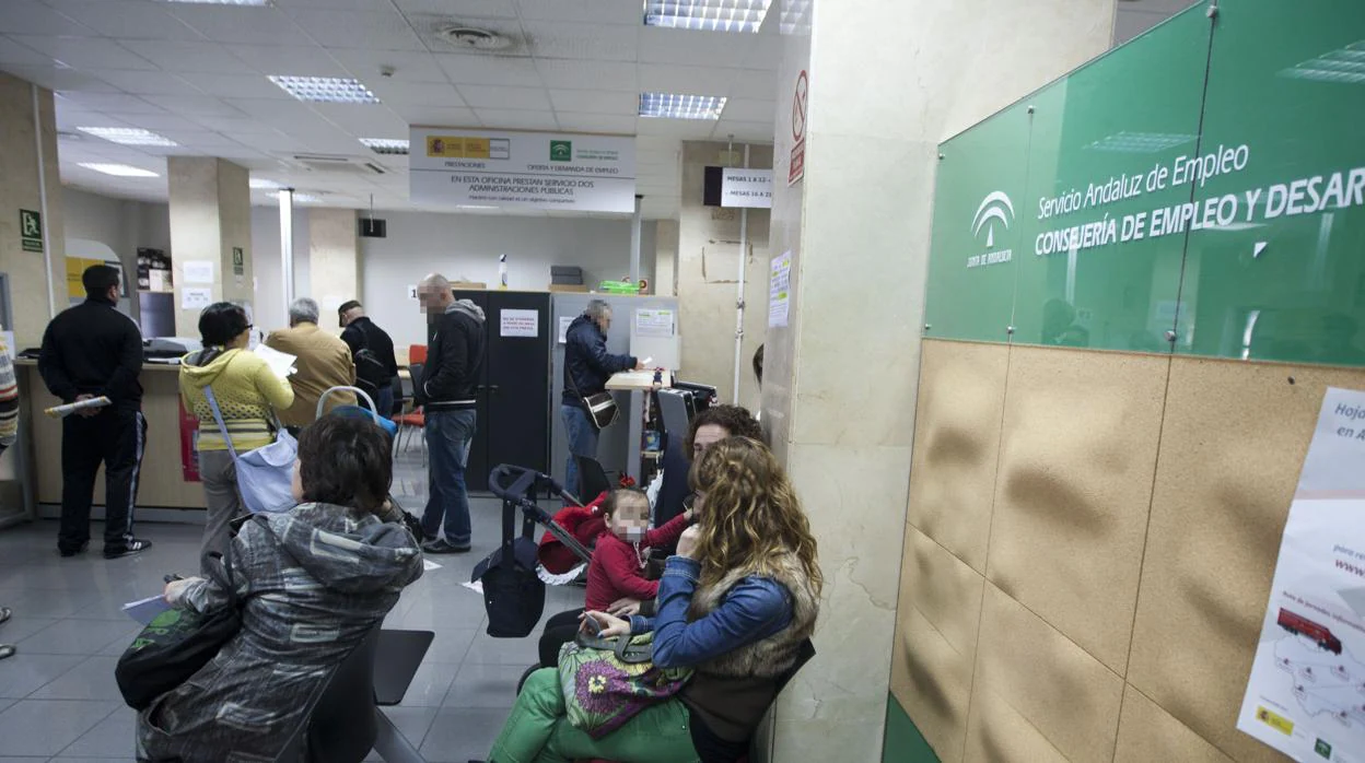Junta Andalucía: «Es un dato previsible y el sector Servicios es el responsable del aumento»
