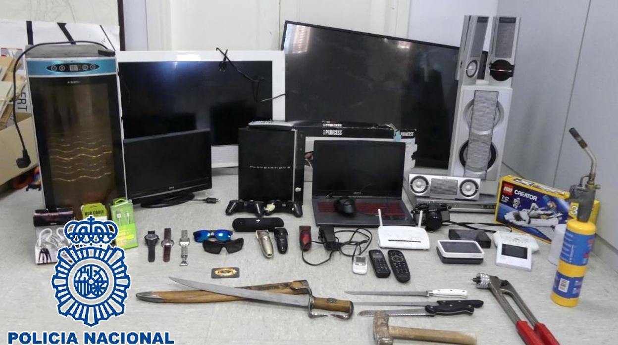 Imagen de los objetos robados que se encontraron en su domicilio.