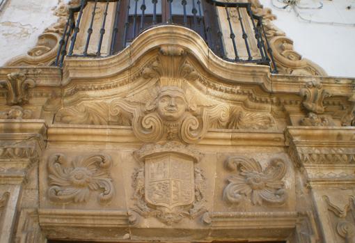 Portada de la casa palacio de los Torres, en Osuna