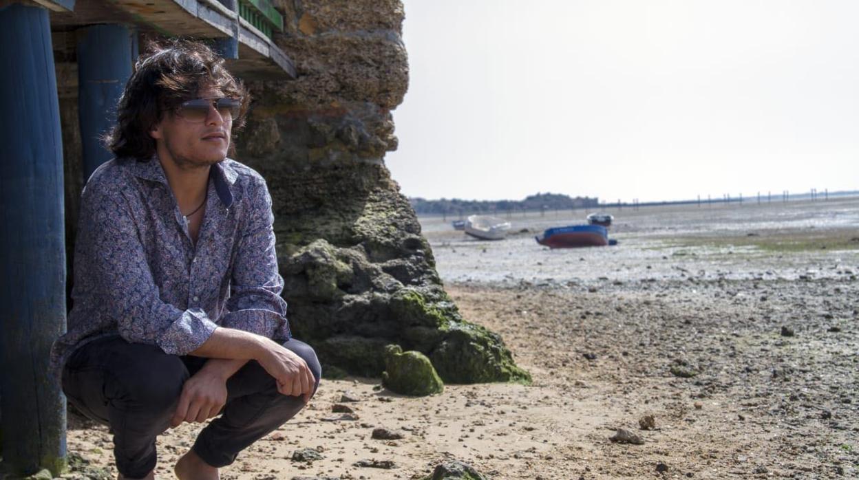 Samuel Serrano en una playa gaditana