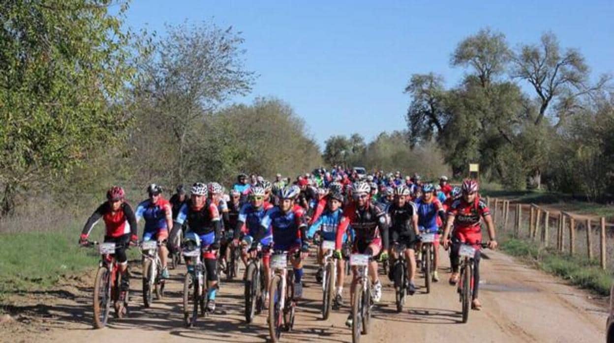 Más de un centenar de ciclistas peregrinarán mañana hasta El Rocío