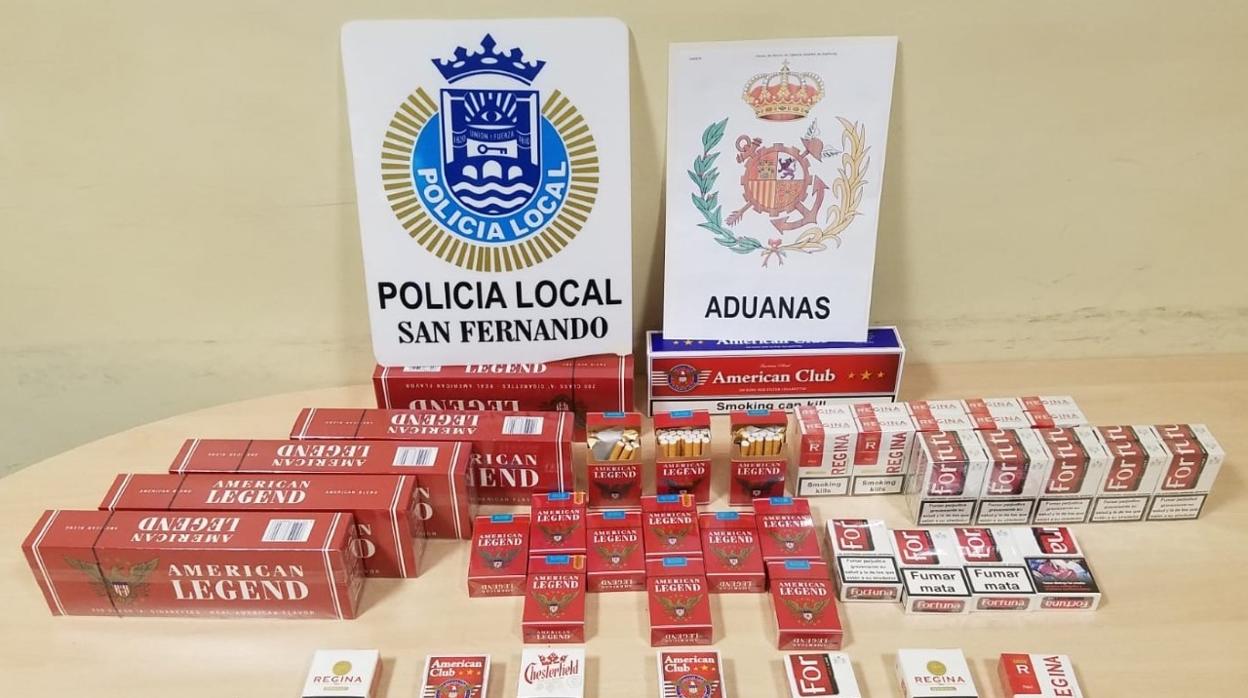 La Policía Local decomisa más de un centenar de cajetillas de tabaco de contrabando