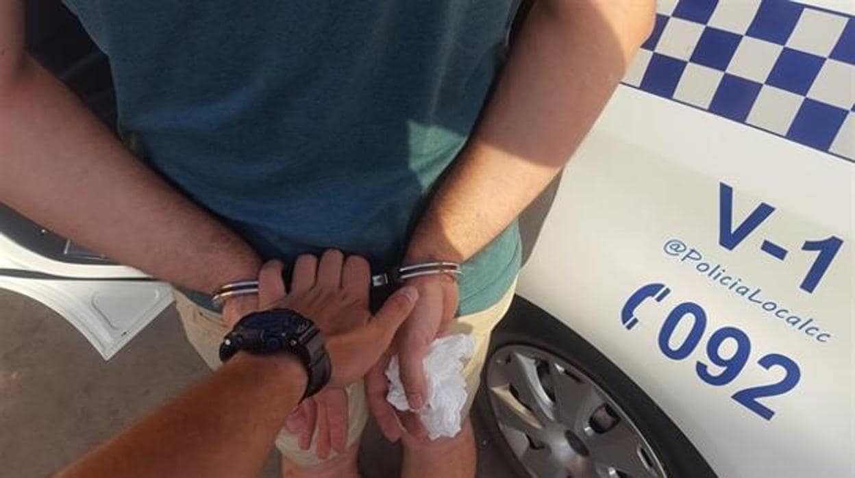 Policías locales y nacionales han detenido a un hombre en Castilleja de la Cuesta tras golpear a su mujer