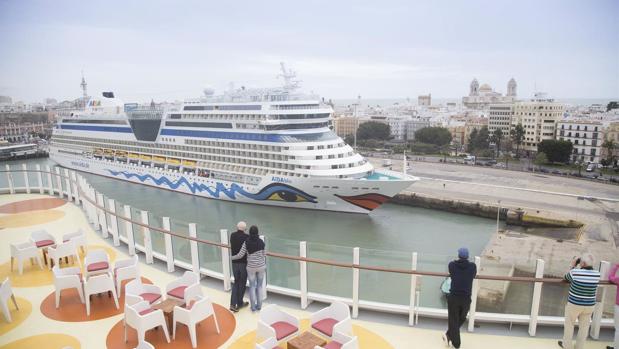 El puerto de Cádiz cerrará el año con la llegada de 16 cruceros este mes