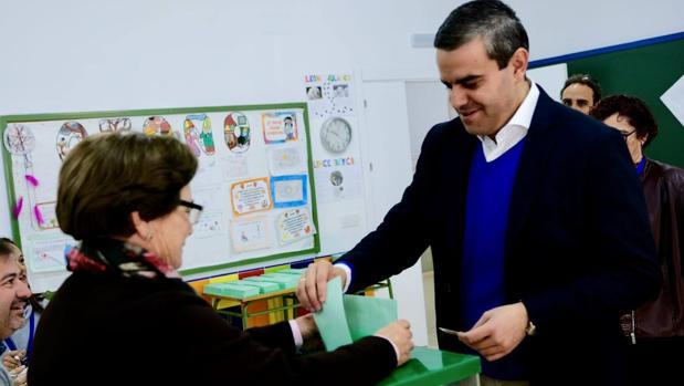 Pepe Ortiz acude a las urnas percibiendo «que la gente quiere votar»