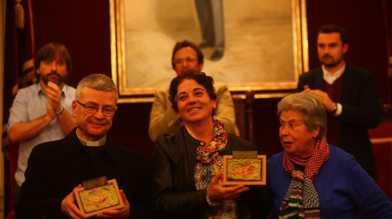 Los premiados, en el Salón de Plenos del Ayuntamiento gaditano.