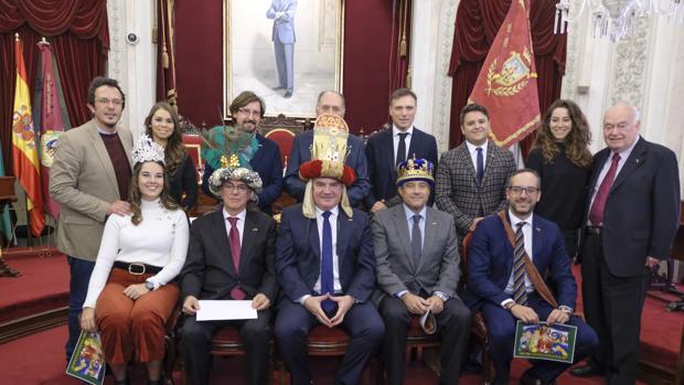 Los Reyes Magos de Cádiz son coronados