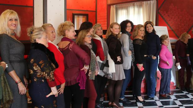 Un centenar de mujeres participan en el casting 'Mujeres con solera' de la pasarela flamenca de Jerez