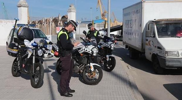 La Policía Local de Cádiz intensifica los controles de alcohol y drogas a conductores