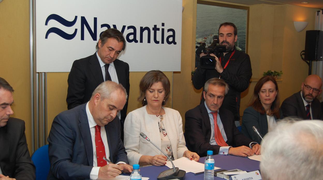 Momento de la firma del convenio colectivo único de Navantia este jueves en Madrid