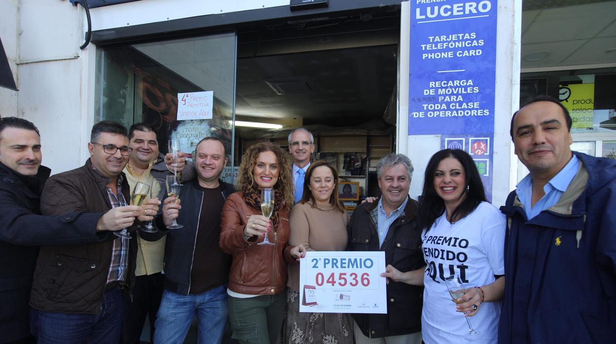 Sonia y sus compañeros celebran el premio