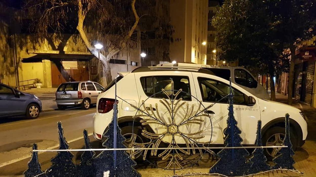 Madrugada del 23 de diciembre y sigue el montaje de las luces de Navidad en Cádiz