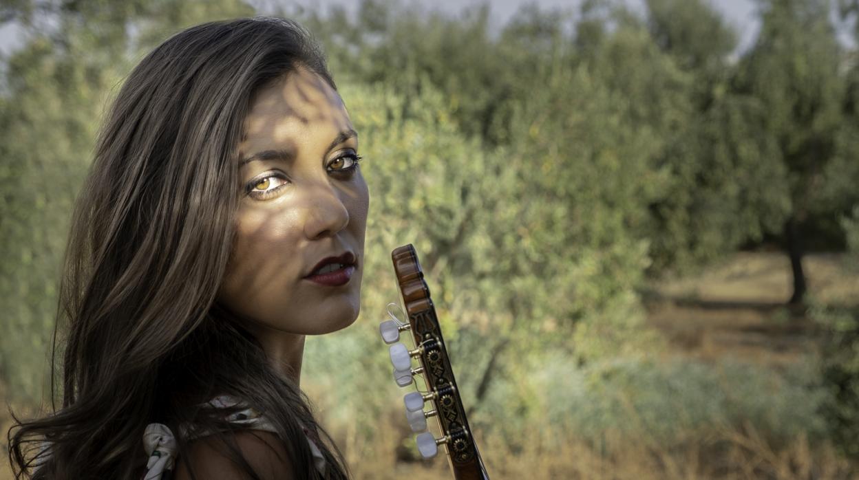 La artista utrerana María Marín creció escuchando a los grandes del flamenco de su localidad