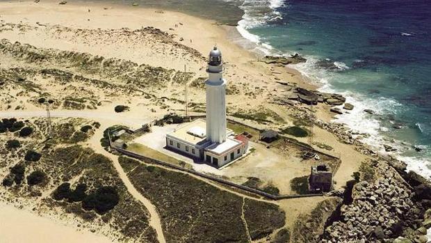 La Autoridad Portuaria convocará un concurso para la explotación hostelera del faro de Trafalgar