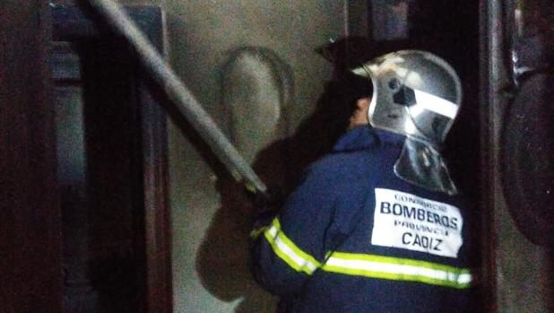 Dos afectados por inhalación de humo en un incendio en San Fernando