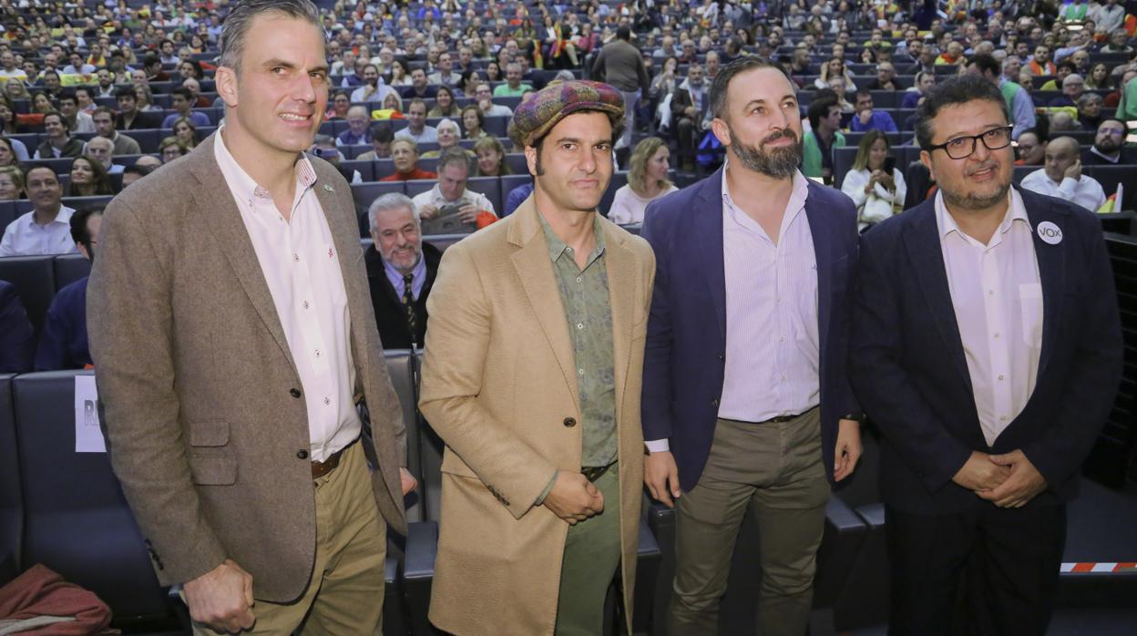 Javier Ortega Smith, Morante de la Puebla, Santiago Abascal y Francisco Serrano, en un acto en Sevilla