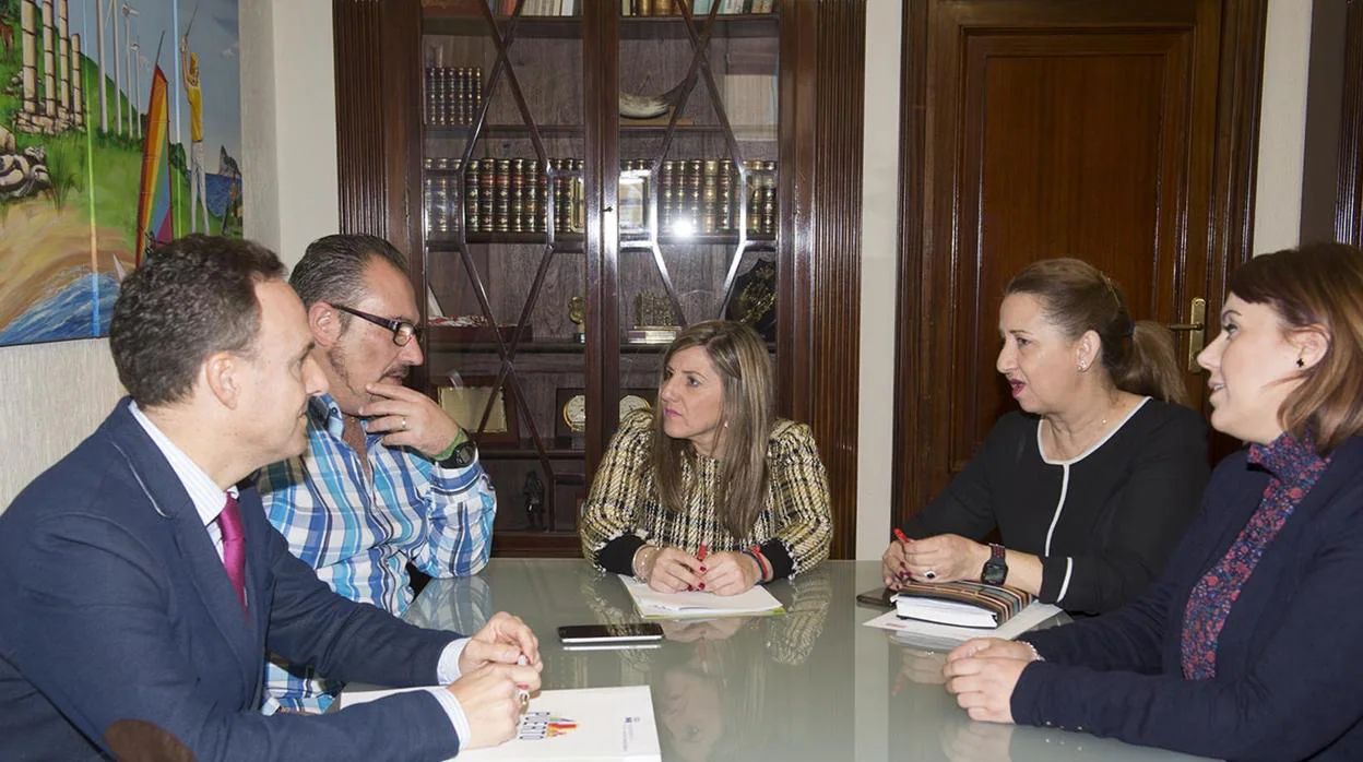 Reunión entre la plantilla de Konecta y la presidenta de Diputación.