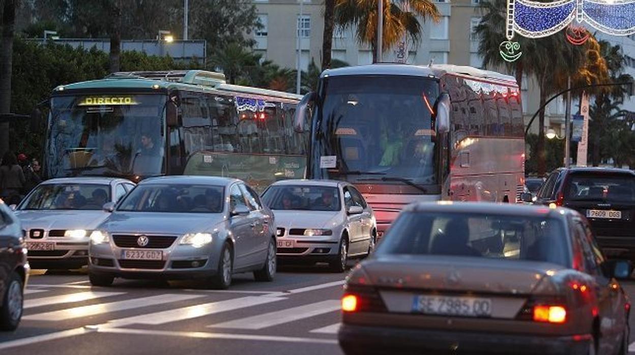 Los autobuses que lleguen a Cádiz en Carnaval aparcarán en la terminal de contenedores