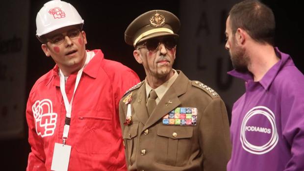 VÍDEO: El Carnaval de Cádiz saca un Franco del Valle de los Caídos