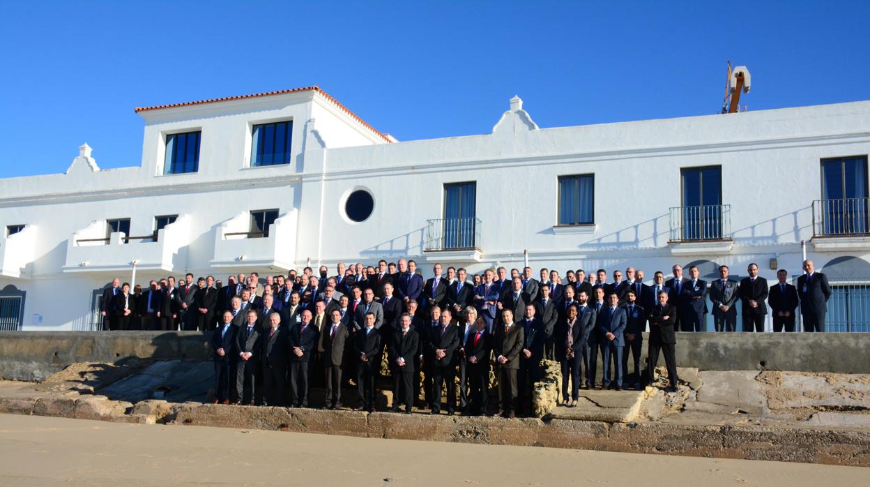 Foto de grupo de los participantes en MAROPSWG en el hotel Playa de la Luz, de Rota, donde se han realizado las reuniones de trabajo.