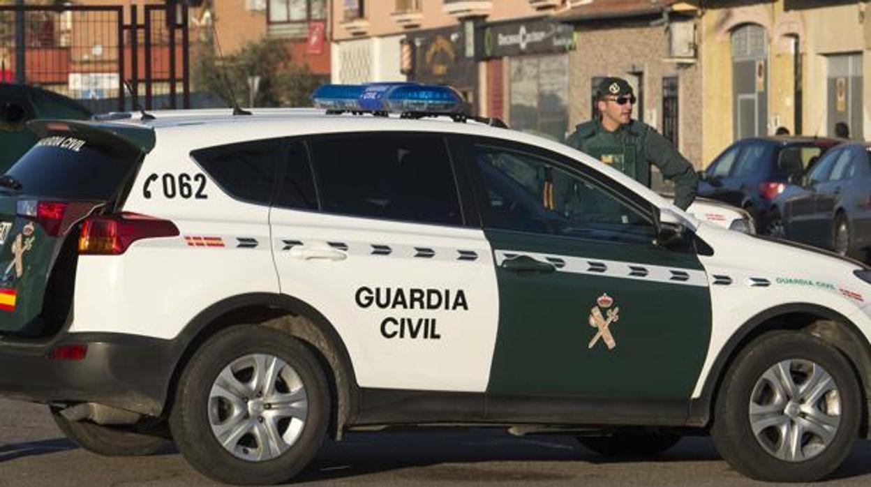 Dos delincuentes habituales roban quince videoporteros en apenas cinco días en Los Palacios