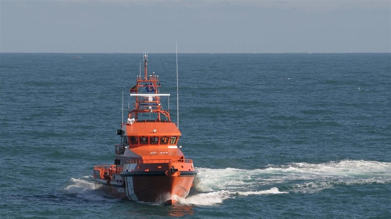Rescatadas 103 personas de cuatro pateras en aguas del Estrecho