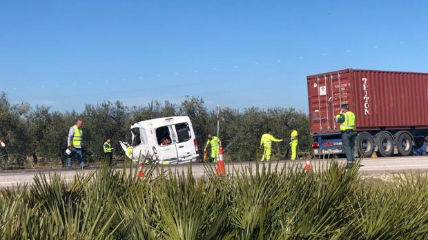 Conmoción en Monferra por la muerte en el accidente de tráfico de Arahal de cinco de sus trabajadores